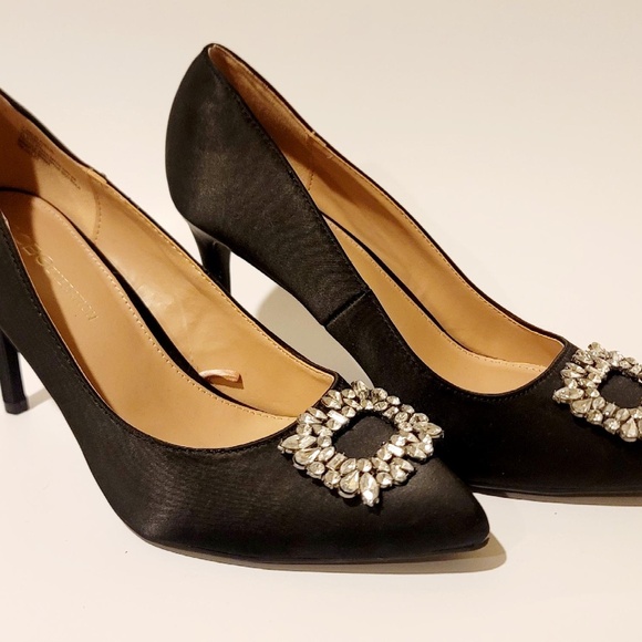 BCBGeneration Atelia Crystal Broach Satin Pumps Size 7.5W - Picture 5 of 5